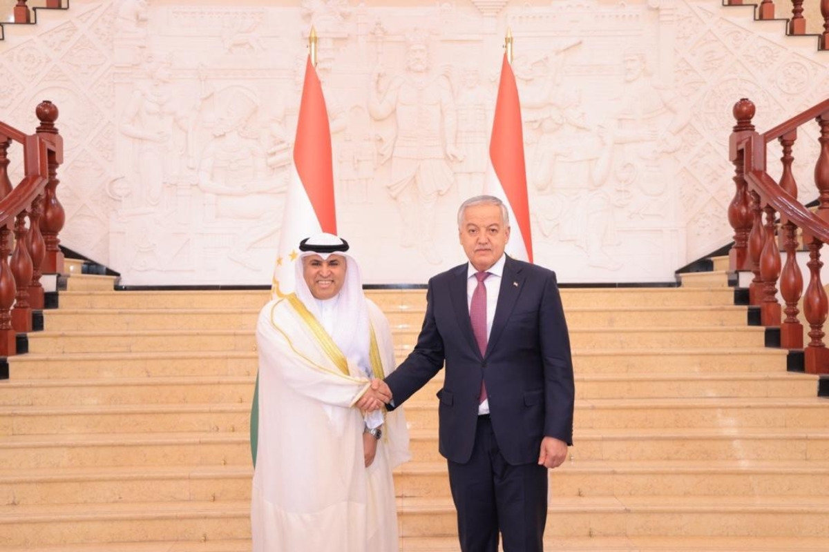 العميري يقدم نسخة من أوراق اعتماده كأول سفير مقيم لدولة الكويت لدى طاجيكستان