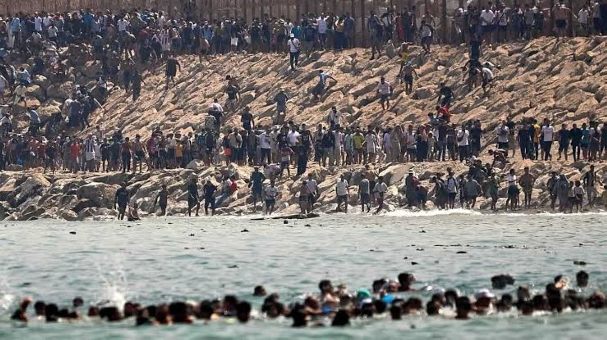 المغرب يعلن في حصيلة رسمية أولى وفاة 11 مهاجراً في طريقهم إلى سبتة