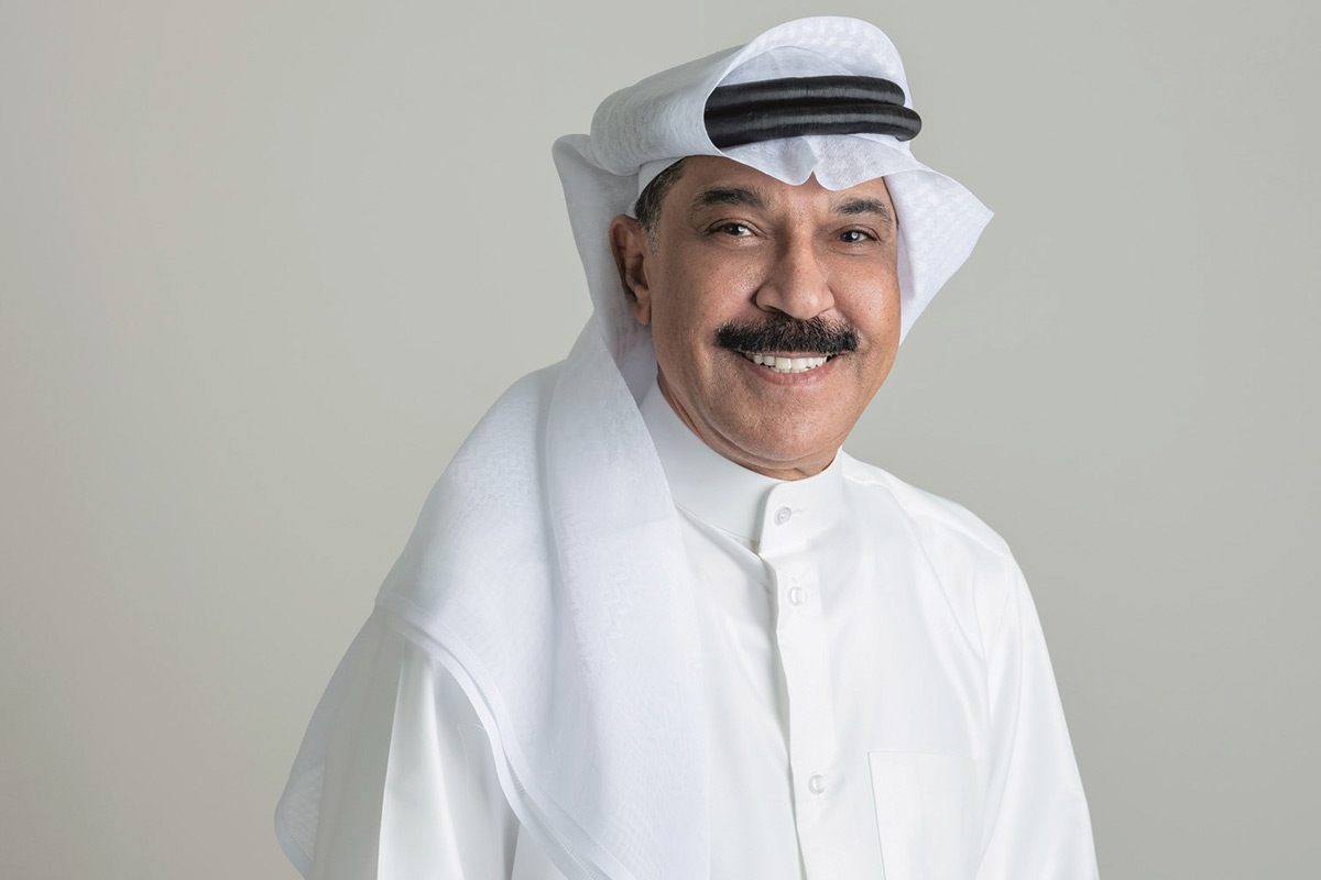الرويشد يحذر من نشر صوره مع أفراد أسرته