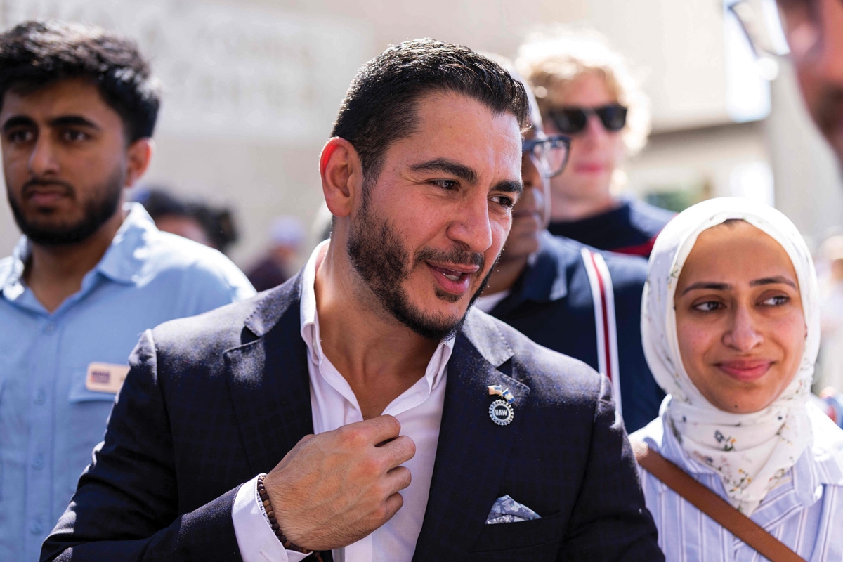 الديموقراطيون يحاولون توحيد صفوفهم خلف السيد في ميشيغان