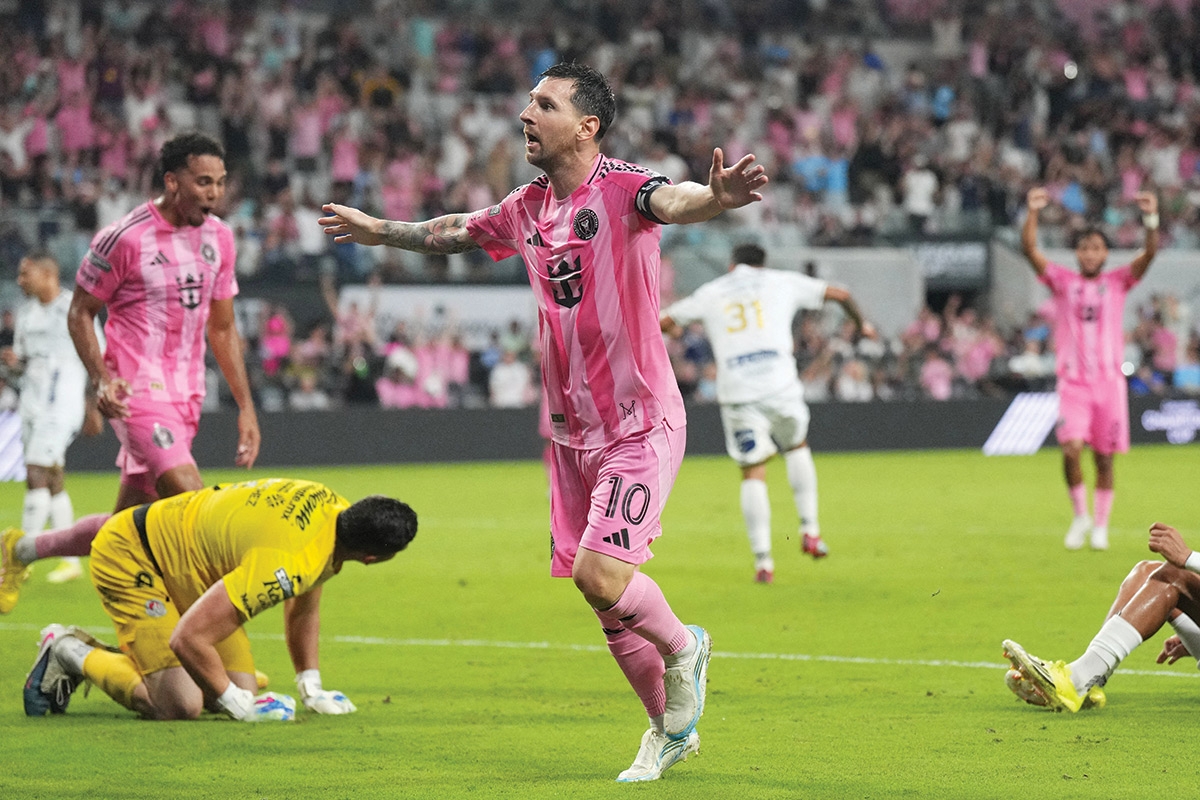 ثنائية ميسي تجعله أفضل هداف في كأس الرابطتين