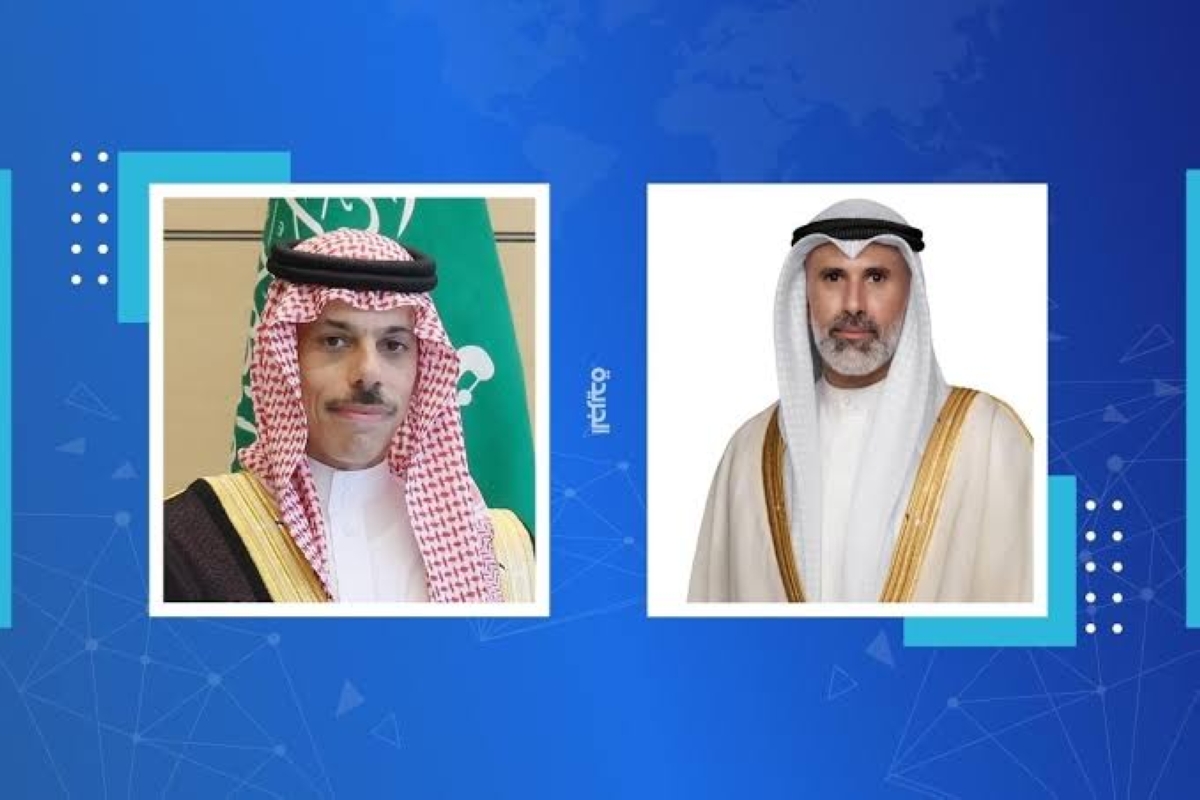 الجابر يبحث هاتفياً مع بن فرحان آخر التطورات الإقليمية