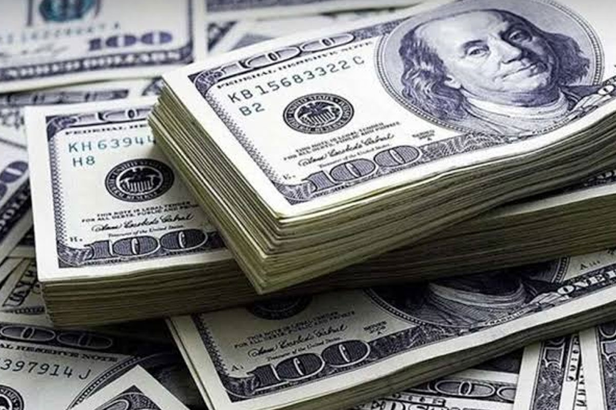 الدولار يتراجع قرب أدنى قاع  في شهرين قبل بيانات التضخم الأميركية