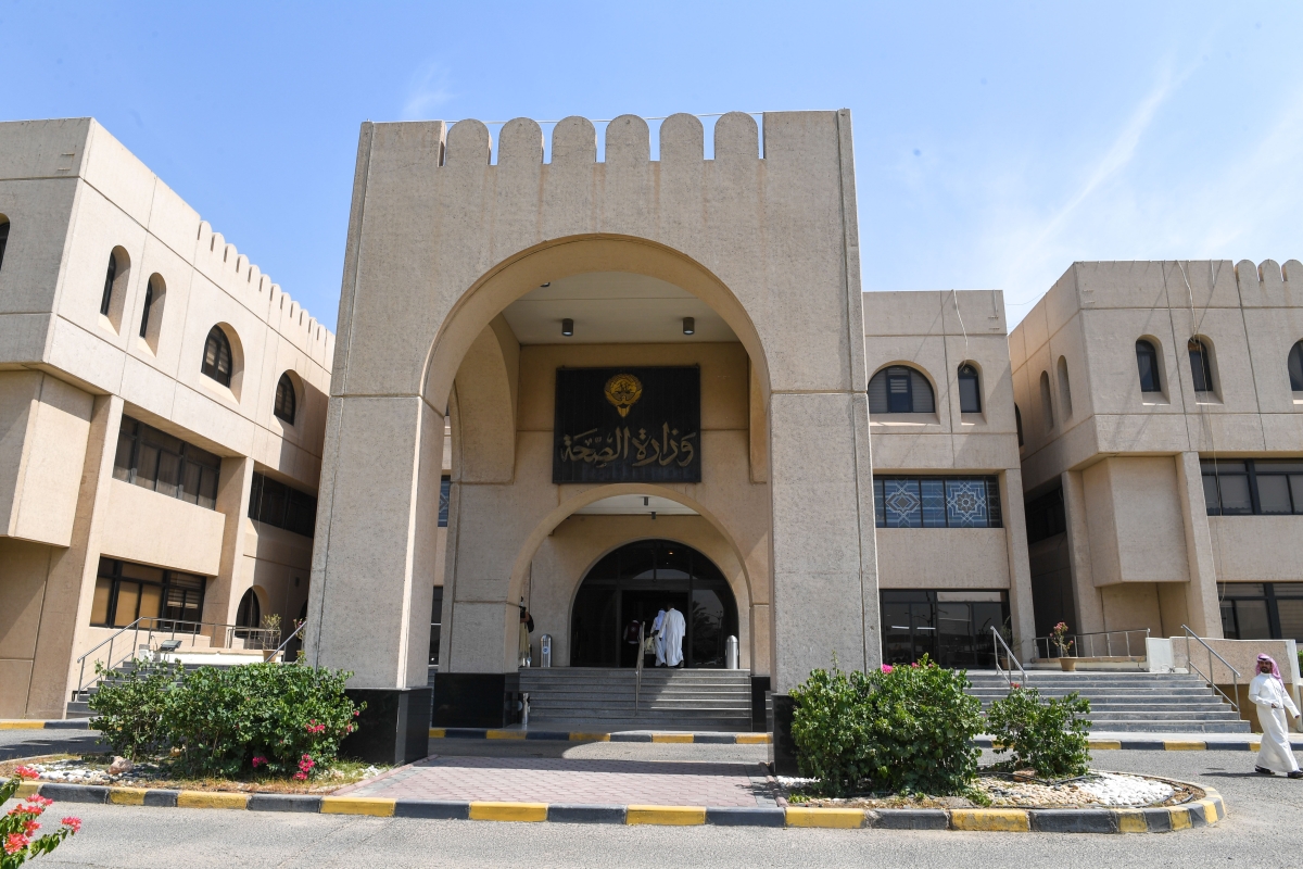 العوضي يصدر قراراً ينظم إجراء العمليات الجراحية والتدخلات الطبية