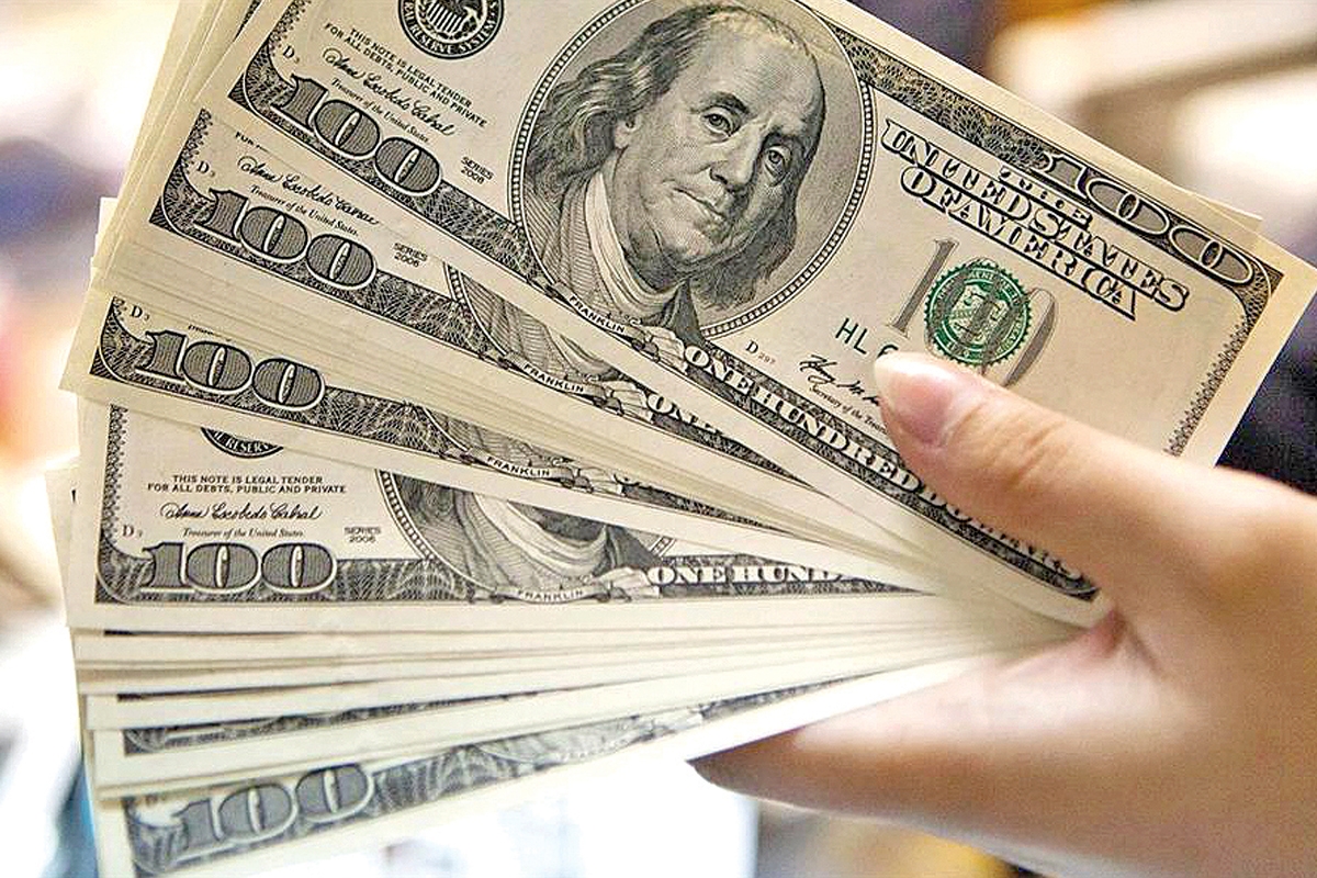 الدولار يترنح مع تراجع احتمالات رفع الفائدة