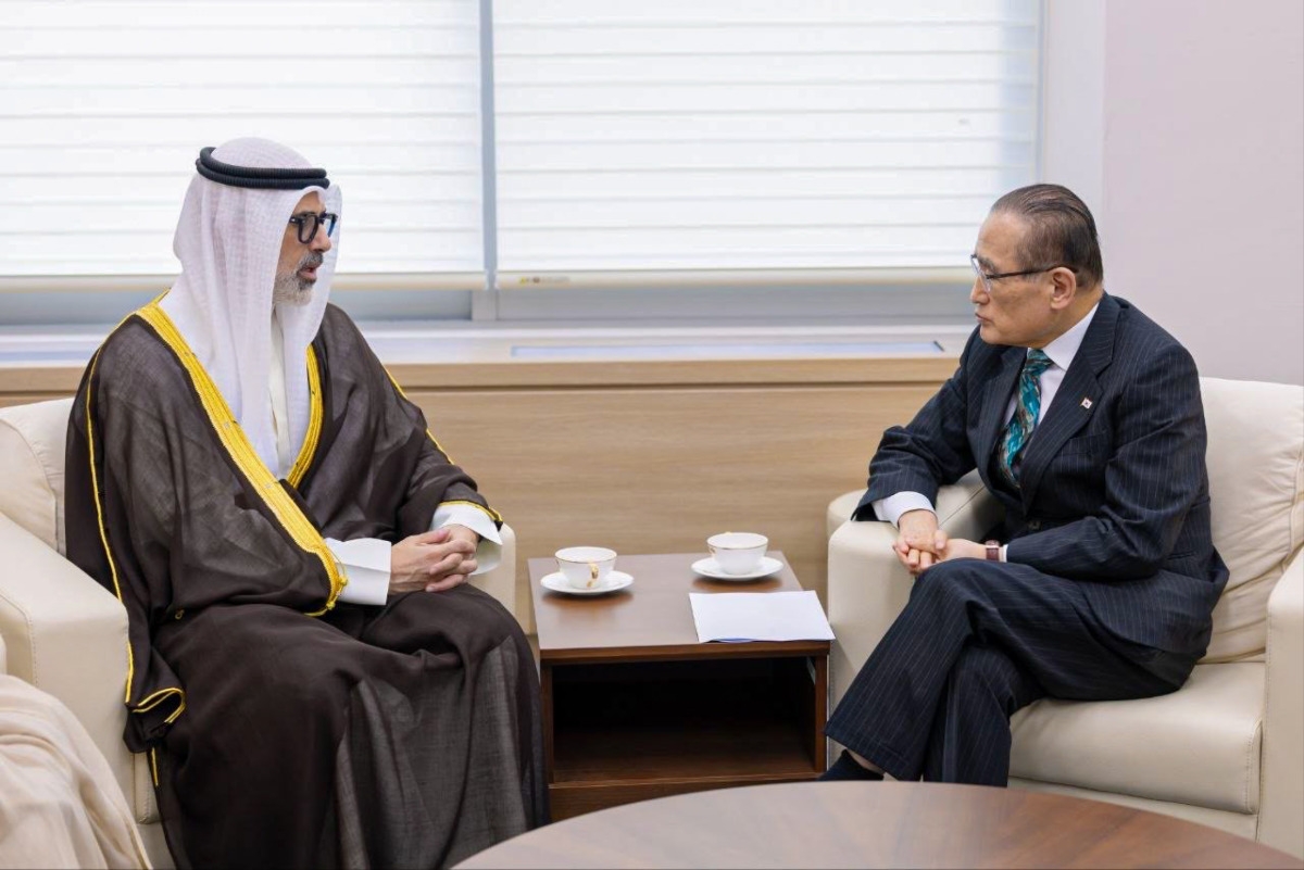 الشيخ جراح جابر الأحمد ووي سونغ لاك خلال الاجتماع