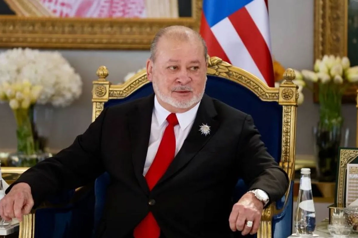 ملك ماليزيا يسمح لرئيس الوزراء السابق  بقضاء ما تبقى من عقوبة تحت الإقامة الجبرية