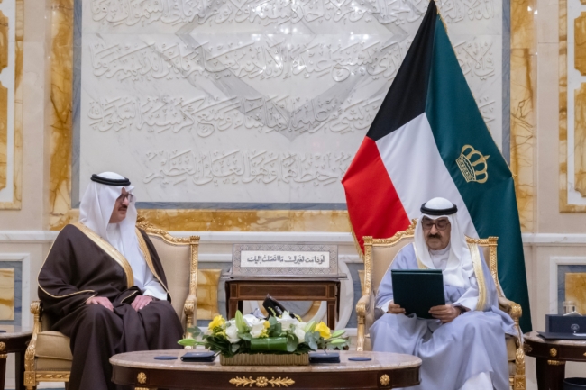 سمو أمير البلاد يتسلم دعوة خادم الحرمين الشريفين لسموه للمشاركة في القمة الخليجية-الأوروبية أكتوبر المقبل