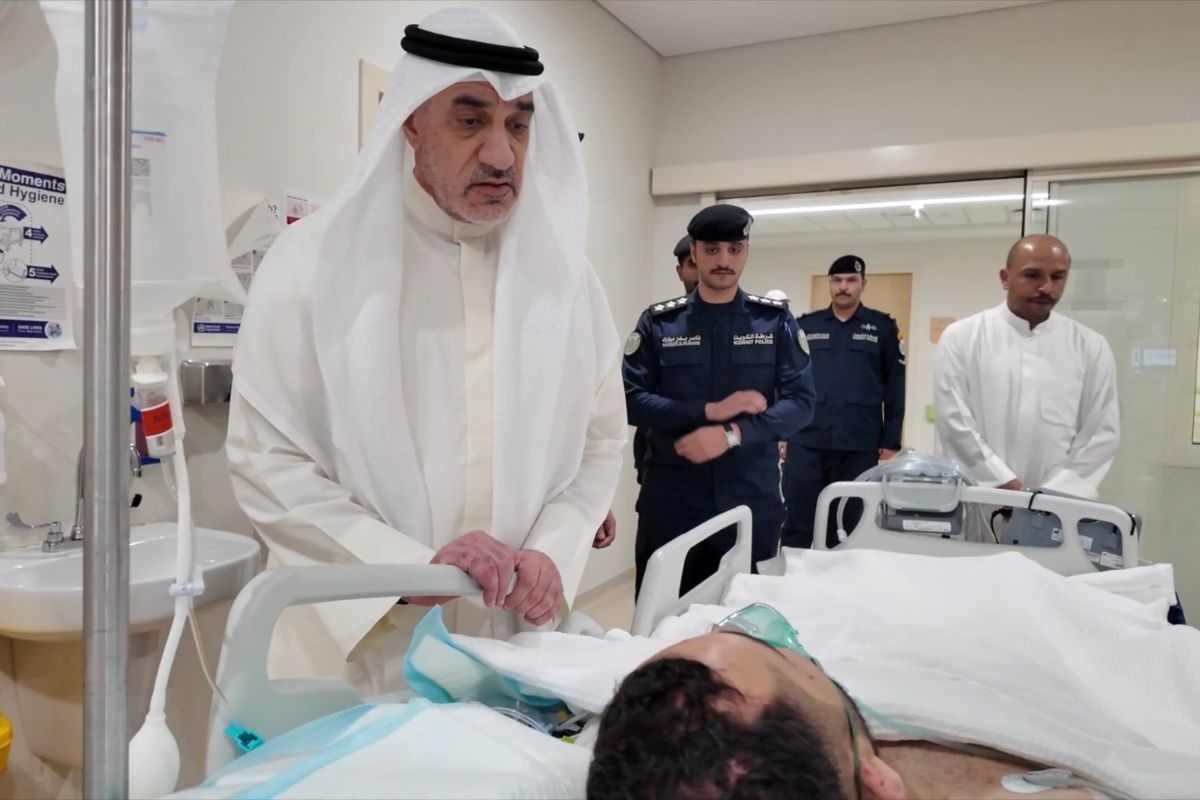 اليوسف يطمئن على مصابين تعرضا لهجوم كلاب