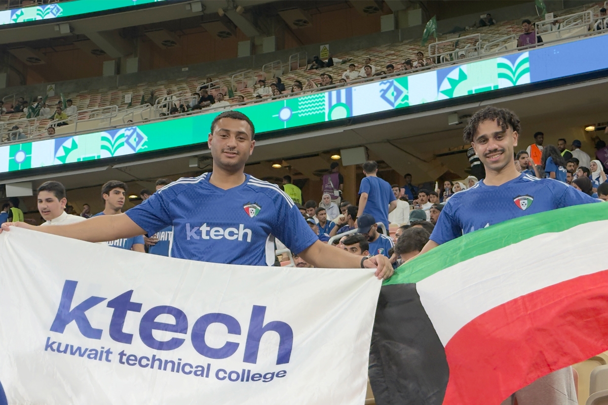 «ktech» تتيح لطلبتها مشاركة الأجواء الوطنية وتشجيع الأزرق