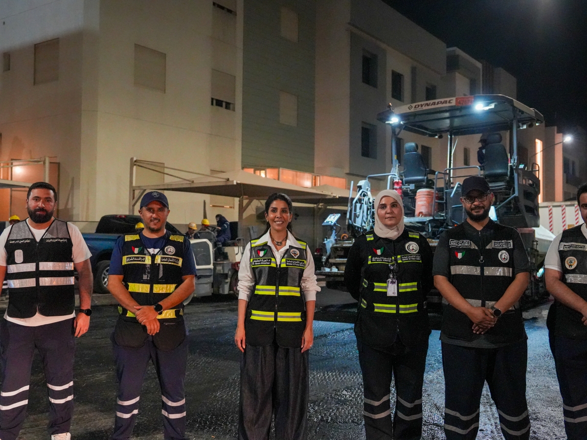 المشعان تتفقد أعمال فرش الأسفلت في «الفنيطيس»: لا تهاون في جودة الأعمال