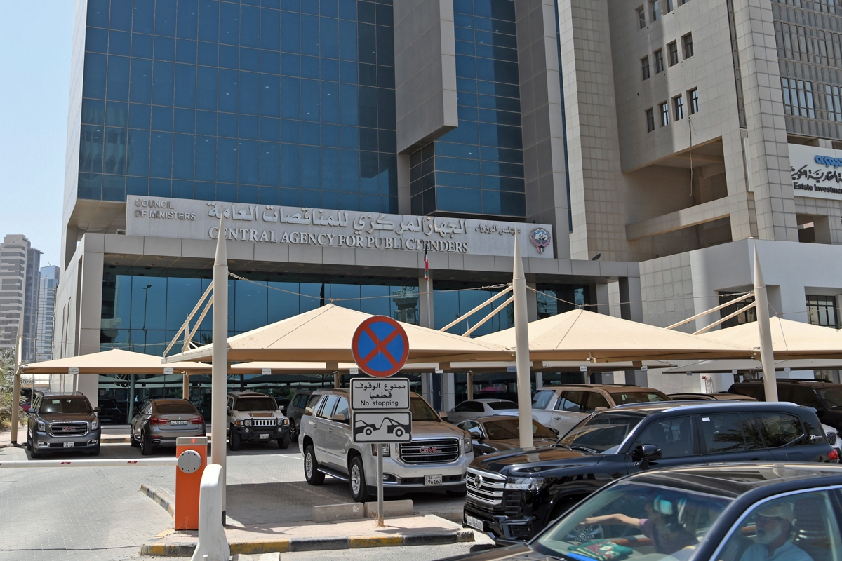 7 عطاءات تتنافس على مناقصة كشافات موفرة للطاقة في المحافظات