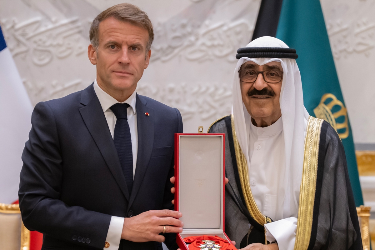 الأمير يتسلم وسام جوقة الشرف الفرنسي الأكبر    