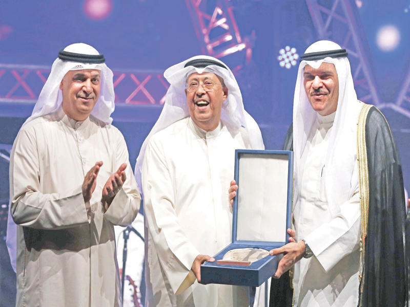 الحمود مكرماً سليمان الملا بحضور اليوحة 