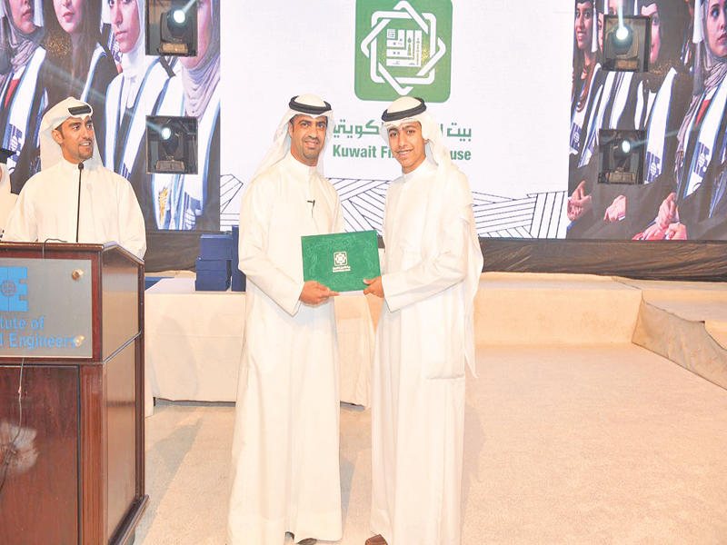 رئيس فريق العلاقات العامة في «بيتك» يكرم الجيمازn