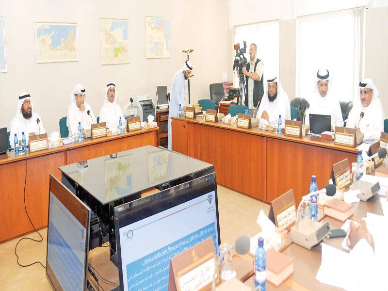 اللجنة التعليمية في اجتماعها أمس