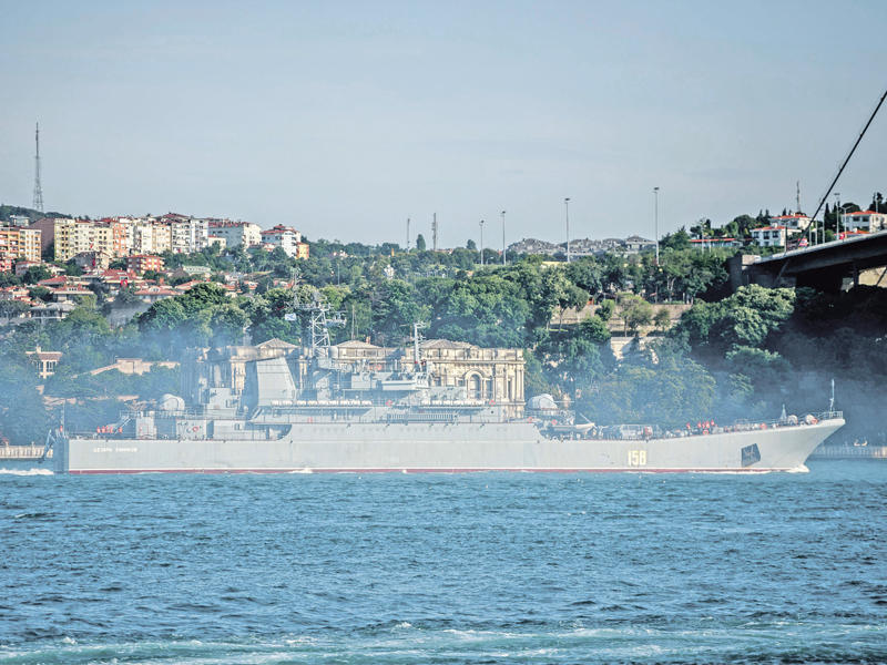 فرقاطة روسية تعبر مضيق البوسفور أمس الأول في طريقها إلى الساحل السوري 