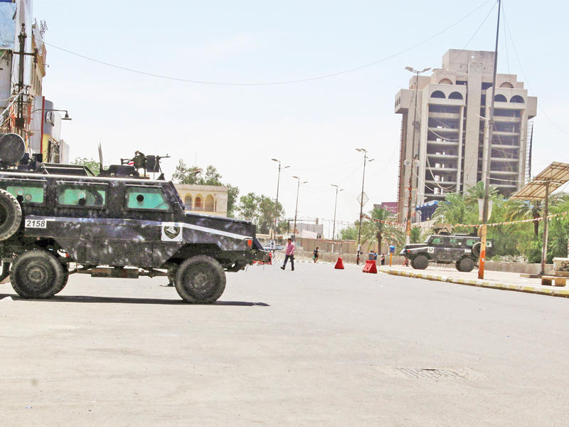 قوات أمنية عراقية منتشرة في ساحة التحرير ببغداد أمس الأولt