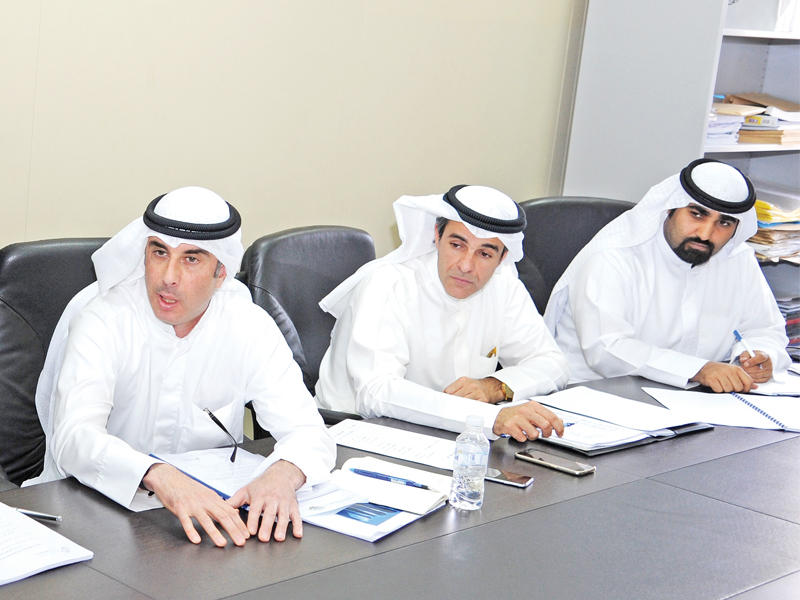 الصالح خلال اجتماع الجمعية العمومية أمس (تصوير عوض التعمري)