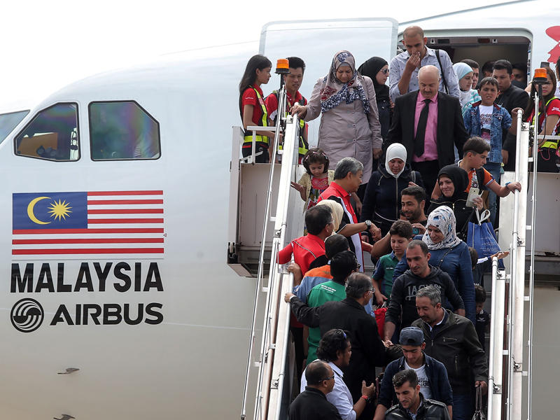 اللاجئون خلال وصولهم إلى ماليزيا