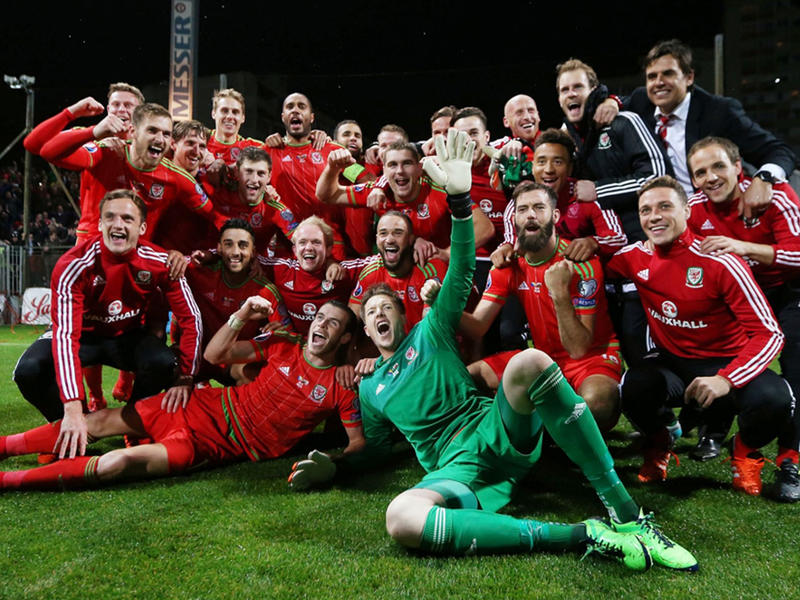 فرحة المنتخب الويلزي بالتأهل لنهائيات أوروبا 2016