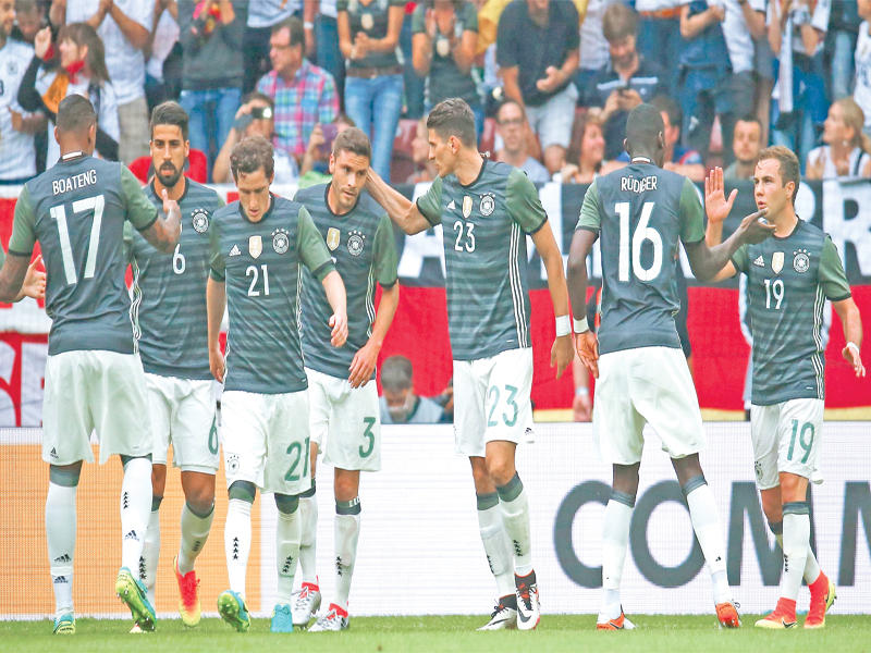 لاعبو المنتخب الالماني خلال المباراة الودية أمام سلوفاكيا الأحد الماضي