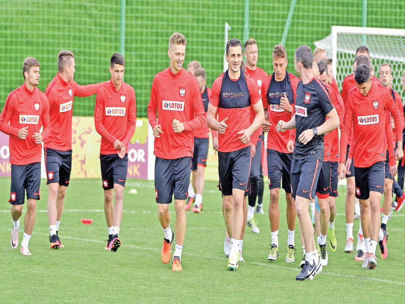جانب من تدريبات المنتخب البولندي 