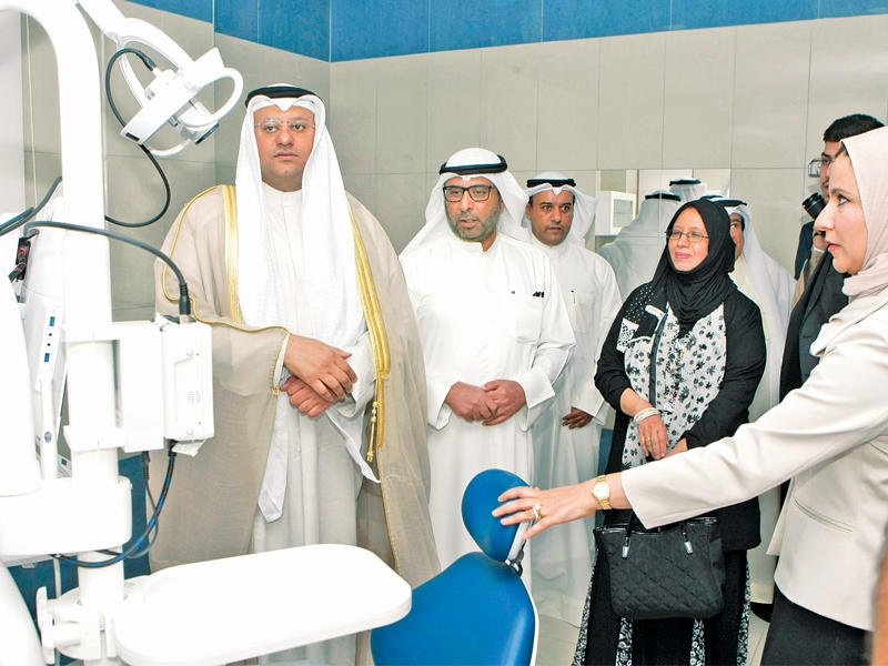 العبيدي والدويري والمطوع والنوري في إحدى العيادات الجديدةt(تصوير عوض التعمري)