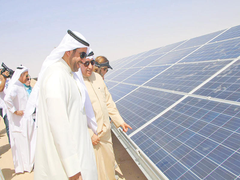 جانب من زيارة مشروع الشقايا للطاقة المتجددة