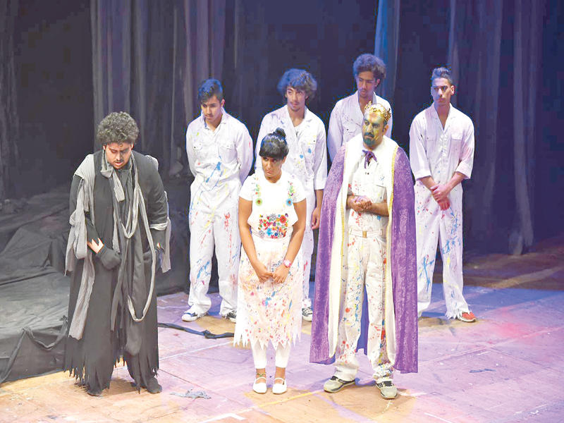 من عرض «مدينة الألوان»