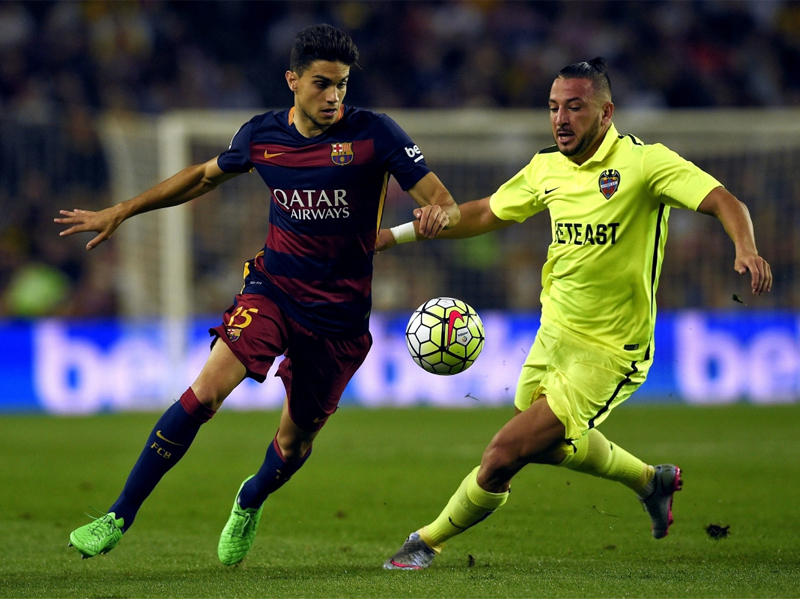 مدافع نادي برشلونة الأسباني مارك بارترا