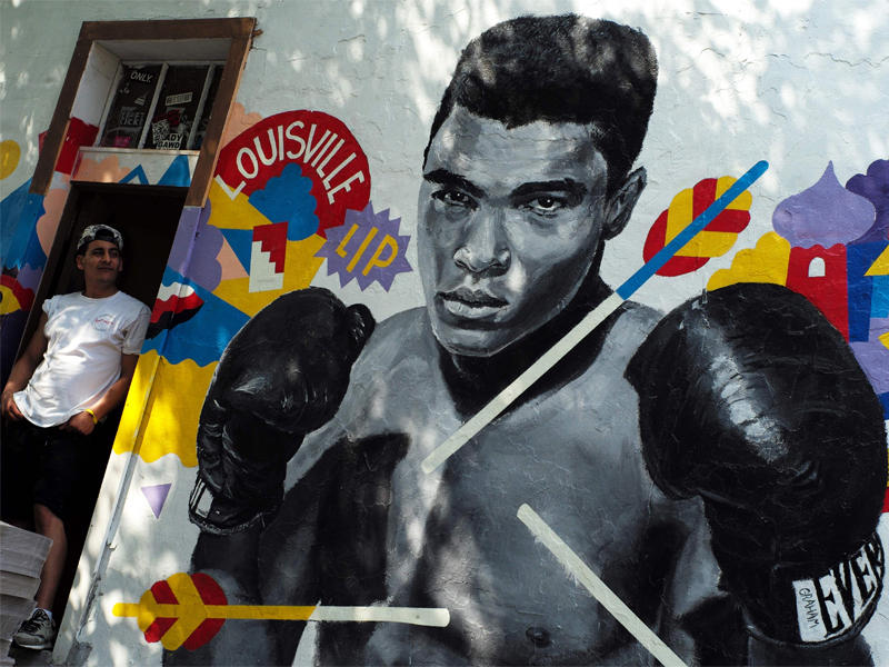 رسمة للملاكم الراحل على أحد جدران مدينة نيويورك