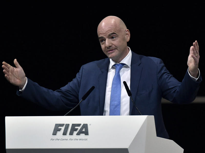 رئيس الاتحاد الدولي لكرة القدم (فيفا) السويسري جاني إنفانتينو