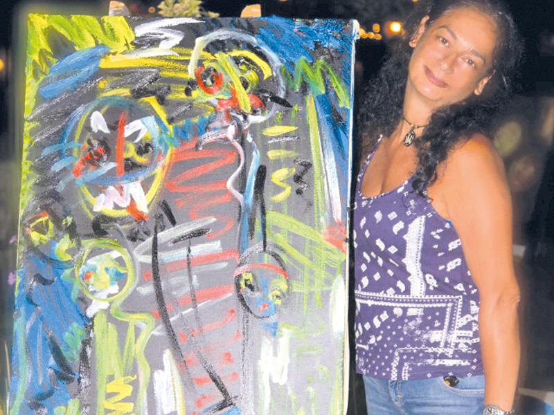 شانتال غريّب وإحدى لوحاتها