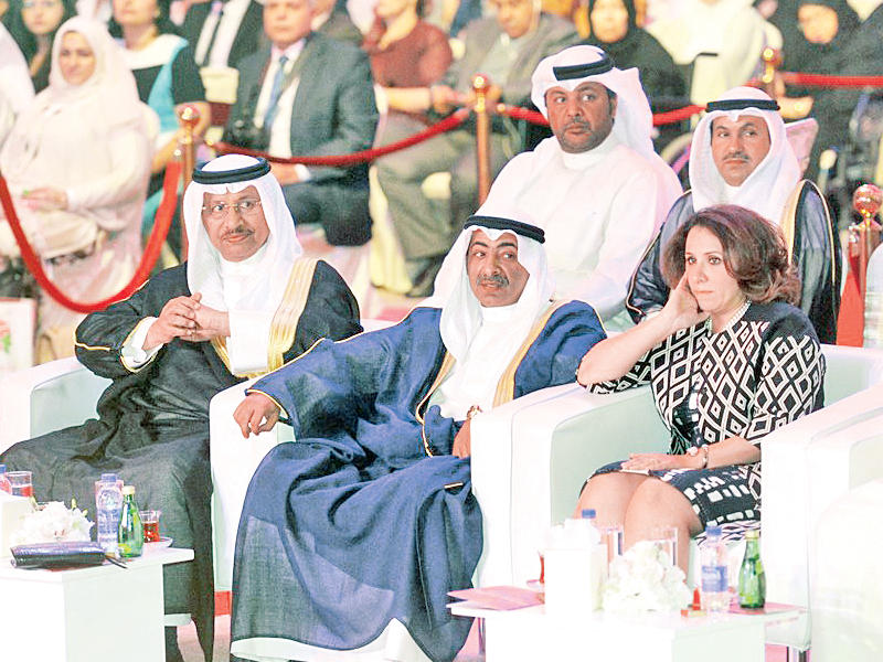 جابر المبارك متوسطا الحضور في حفل التكريم