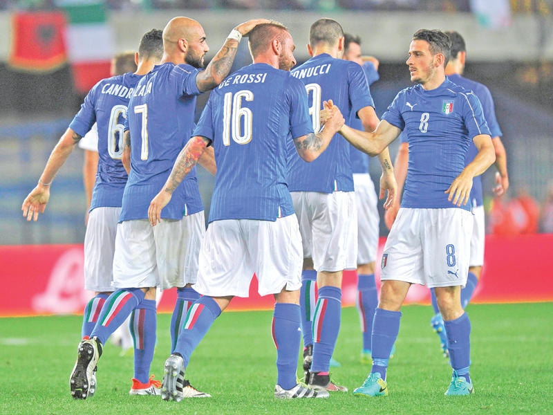 دي روسي يحتفل بهدفه في مرمى فنلندا