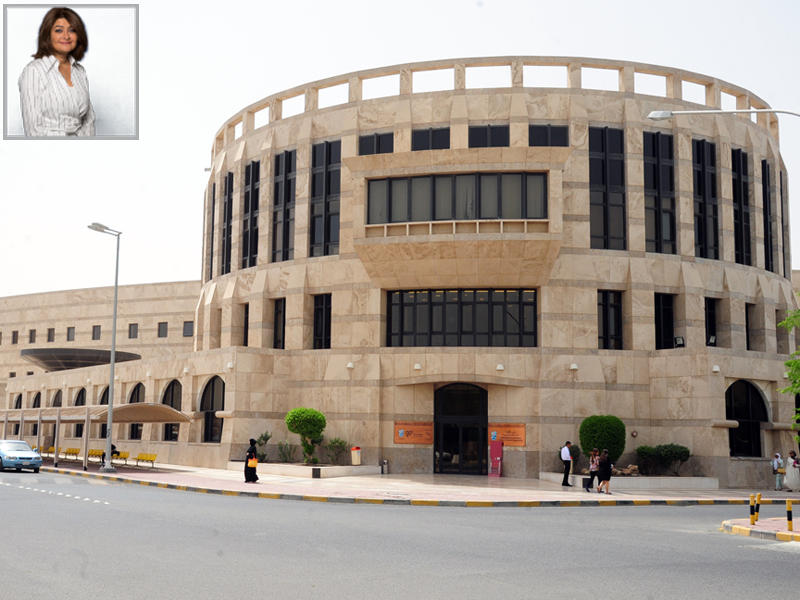 كلية العلوم الإدارية، وفي الإطار د. عبير الحسن