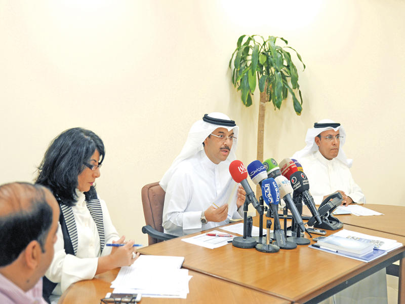 مال الله متحدثاً في المؤتمر الصحافي أمس   (تصوير عثمان الشعيب)