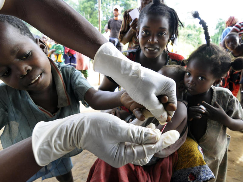 صورة أرشيفية لإحدى حملات التطعيم في الكونغو