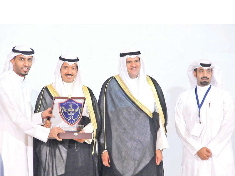 «التنفيذية» خلال تكريمها للحمود والجابر