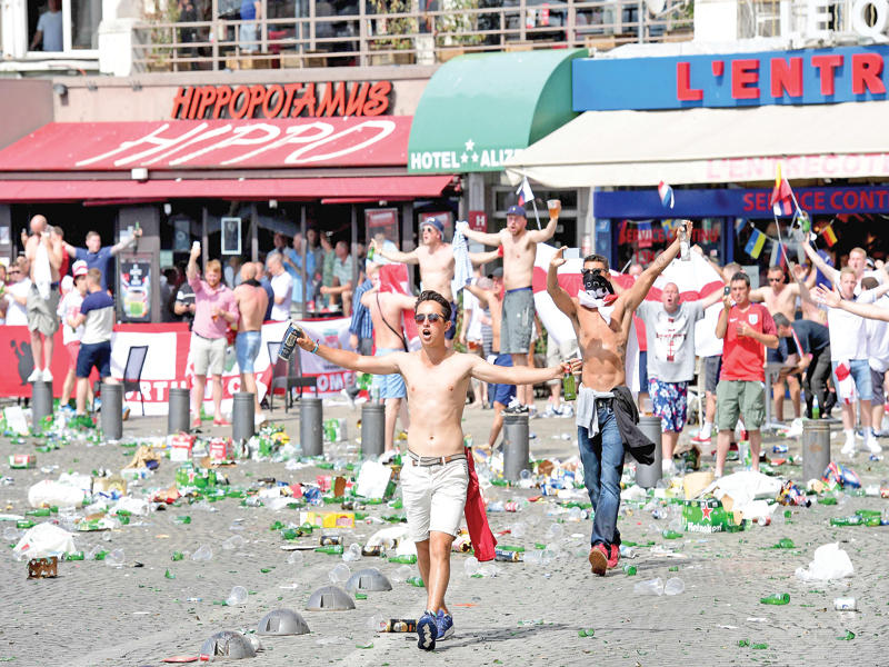 جانب من أحداث الشغب التي رافقت مواجهة إنكلترا وروسيا