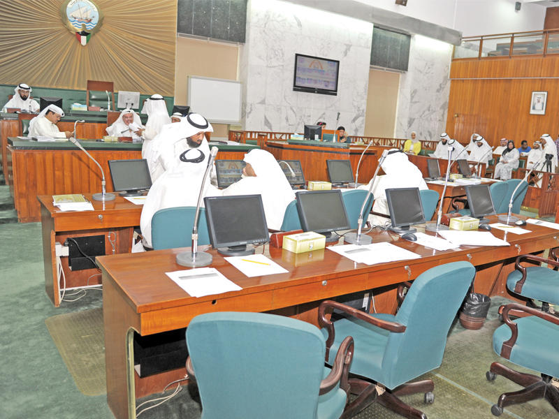 جانب من جلسة البلدي أمس