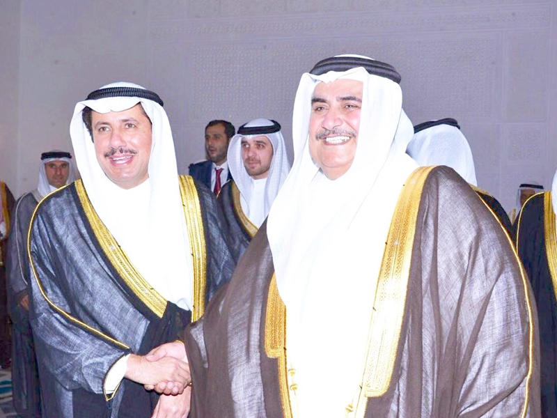 وزير خارجية مملكة البحرين مستقبلاً السفير الكويتي
