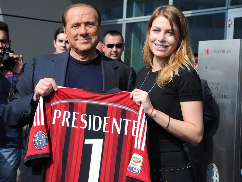 رئيس الحكومة السابق ورئيس نادي ميلان الإيطالي سيلفيو برلوسكوني