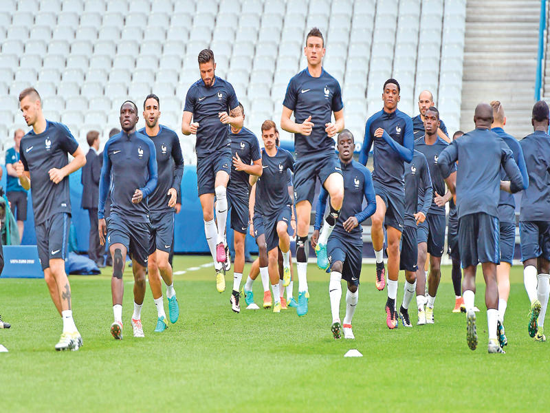 جانب من تدريبات المنتخب الفرنسي