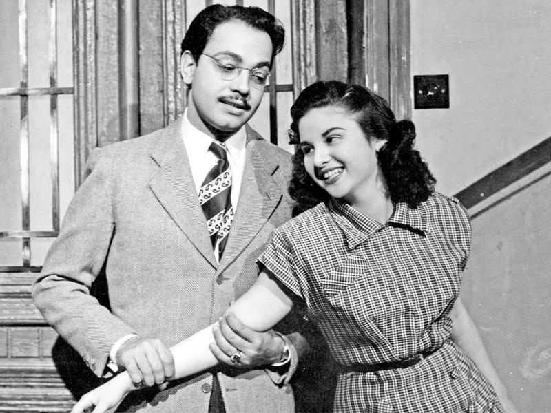 كمال الشناوي وفاتن حمامة في مشهد سينمائي