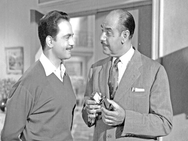 كمال الشناوي مع سراج منير في مشهد سينمائي