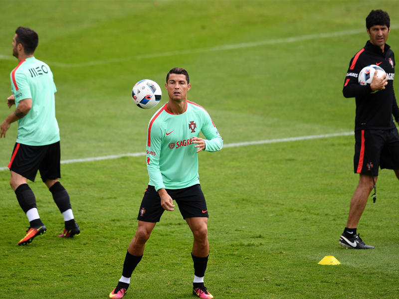 كريستيانو رونالدو خلال تمرين المنتخب البرتغالي