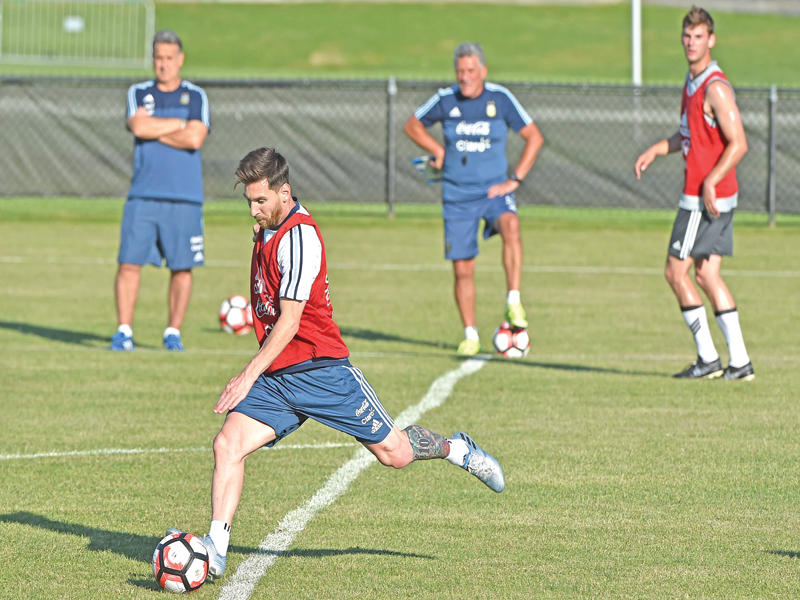 جانب من تدريبات المنتخب الأرجنتيني 