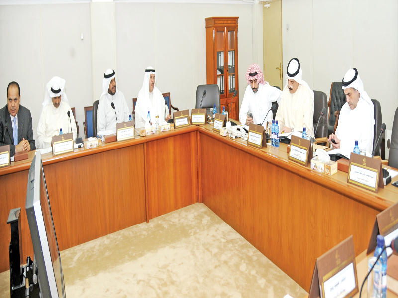 الحمود والمنصور في اجتماع سابق للجنة الشباب البرلمانية